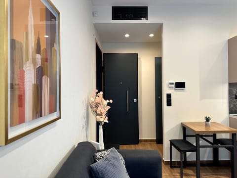 TV and multimedia, Living room, Seating area, Dining area, air conditioner