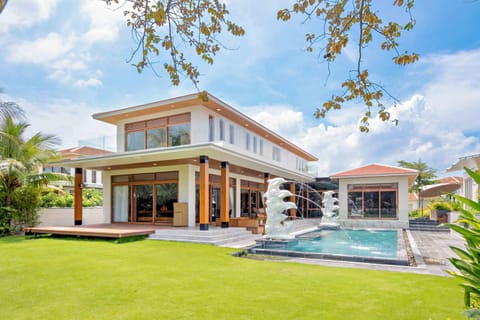 Property building, Garden, Pool view, Swimming pool