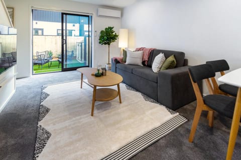 TV and multimedia, Living room, Seating area, Dining area, air conditioner