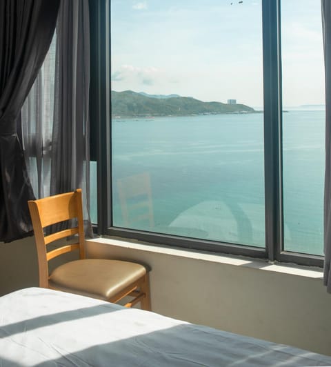 Bed, Natural landscape, View (from property/room), Balcony/Terrace, Photo of the whole room, Bedroom, Mountain view, Sea view