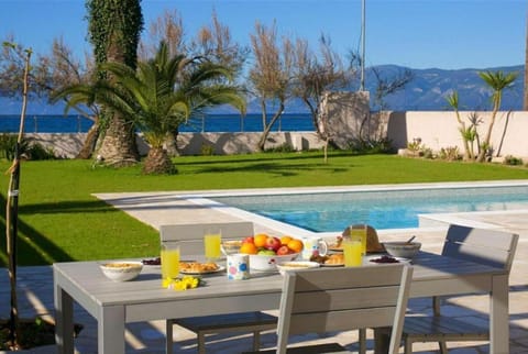 Dining area, Pool view, Swimming pool