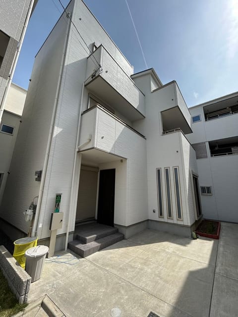 Property building, Day
