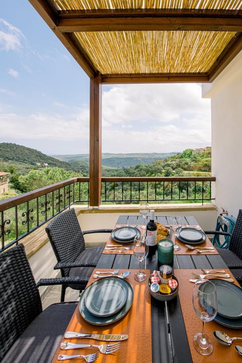Balcony/Terrace, Mountain view