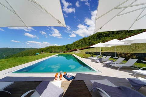 Nearby landmark, Spring, Day, Natural landscape, Food and drinks, Food, Mountain view, Pool view, Swimming pool, sunbed