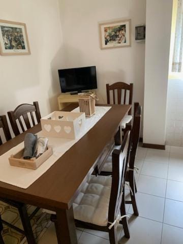 Communal lounge/ TV room, TV and multimedia, Dining area