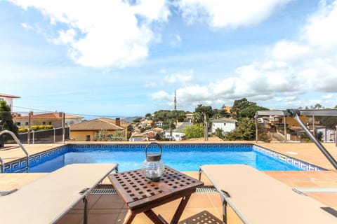 Pool view, Swimming pool, sunbed