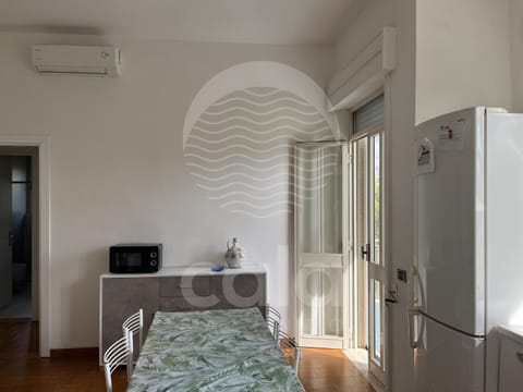Kitchen or kitchenette, Dining area, microwave, oven, air conditioner