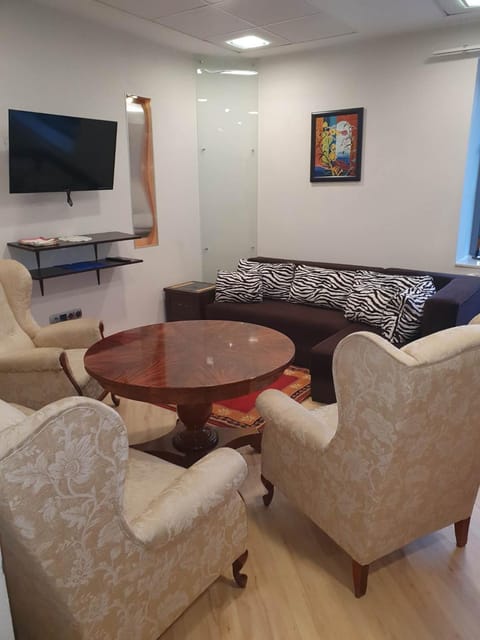 Communal lounge/ TV room, TV and multimedia, Living room, Seating area