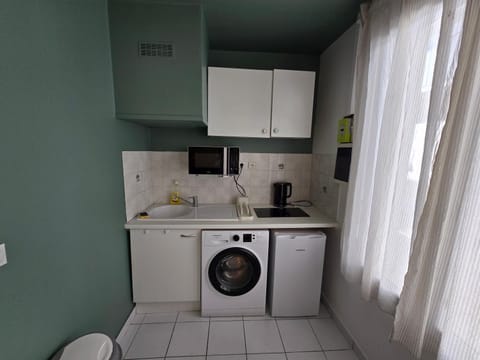 Appartement spacieux 28m2 avec chambre séparée Apartment in Issy-les-Moulineaux