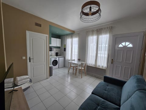 Appartement spacieux 28m2 avec chambre séparée Apartment in Issy-les-Moulineaux