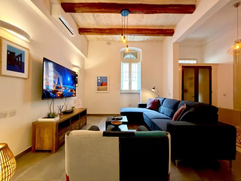 Sliema Unique 4 Bedroom Townhouse Off The Beach House in Sliema