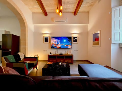 Sliema Unique 4 Bedroom Townhouse Off The Beach House in Sliema