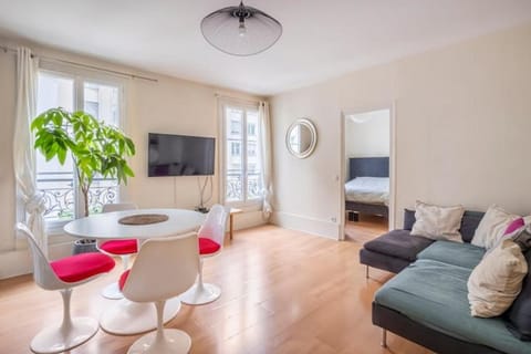 Amazing 1 bedroom, 30sec from Arc de Triomphe Apartment in Paris