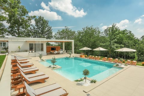 Restaurant/places to eat, Lounge or bar, Swimming pool
