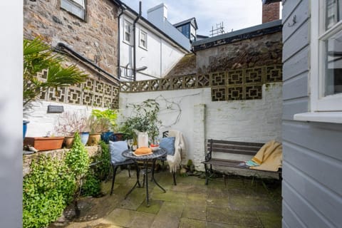 Garden, Seating area