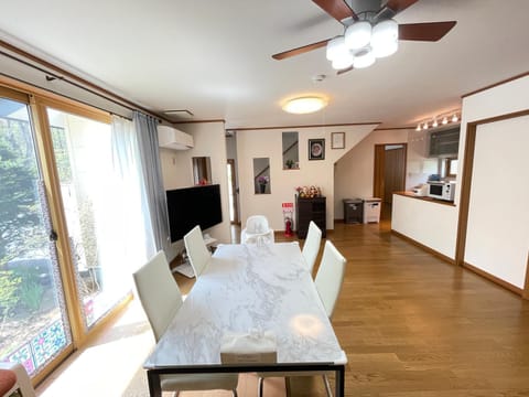 TV and multimedia, Kitchen or kitchenette, Living room, Dining area