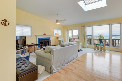 Family Friendly Mears Cottage - Walk to the Beach! House in Wisconsin
