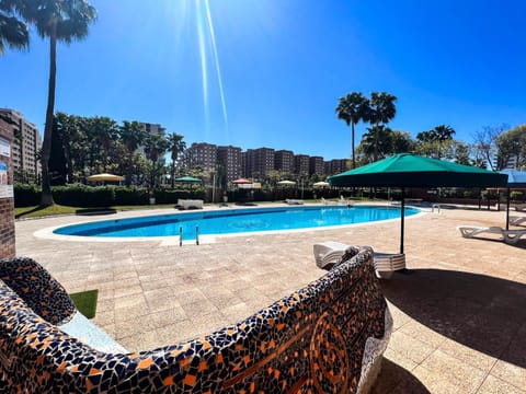 Day, Swimming pool
