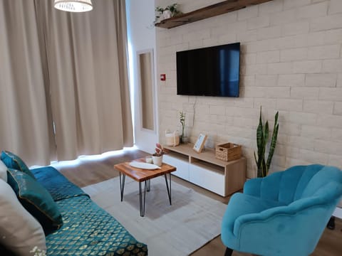 Communal lounge/ TV room, TV and multimedia, Living room, Seating area