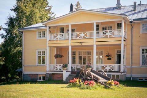 Property building, Spring, Day, Garden, Garden view