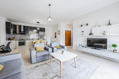 TV and multimedia, Kitchen or kitchenette, Seating area, Dining area