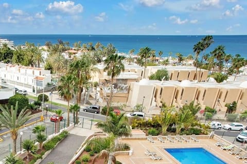Pool view, Sea view