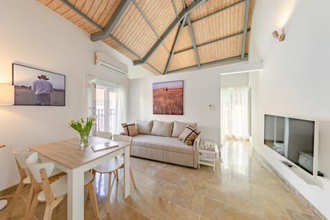 Communal lounge/ TV room, Living room, Seating area