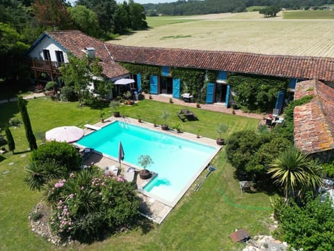 Property building, Patio, Day, Garden, Garden view, Pool view, Swimming pool, sunbed