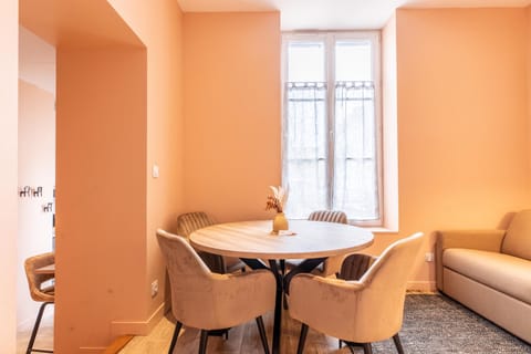 Living room, Seating area, Dining area