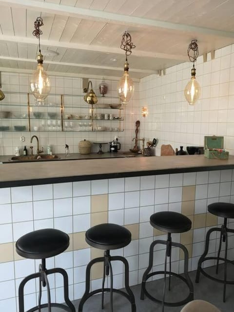 Kitchen or kitchenette, Lounge or bar