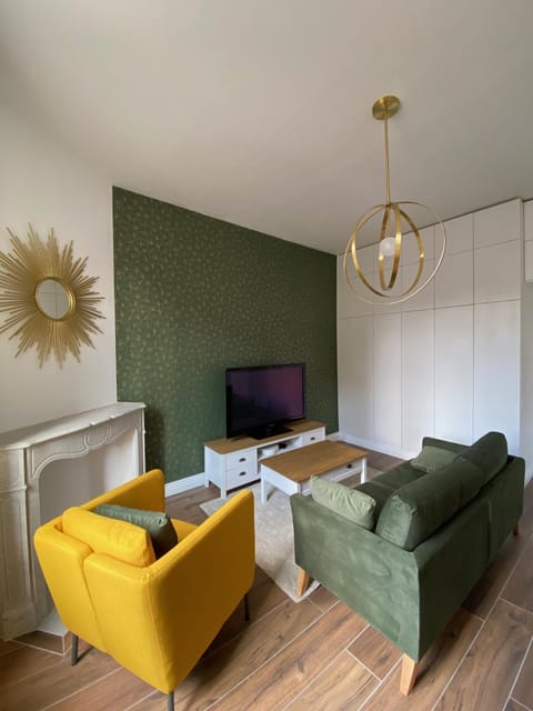 Communal lounge/ TV room, TV and multimedia, Living room, storage