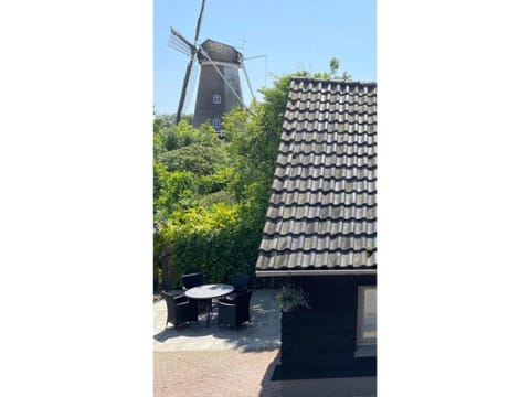 Property building, Garden, Balcony/Terrace