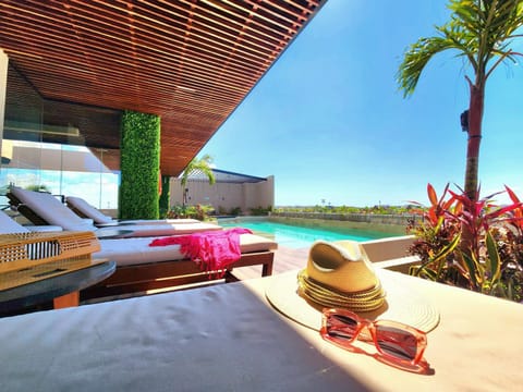Swimming pool, sunbed