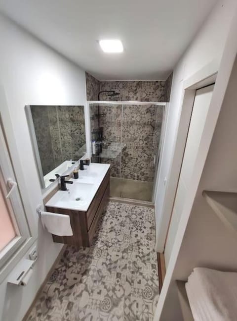 Shower, Bathroom