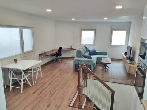 TV and multimedia, Living room, Seating area, Dining area