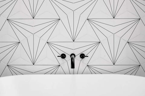 Bungalow w Hot Tub and FP House in Fredericksburg