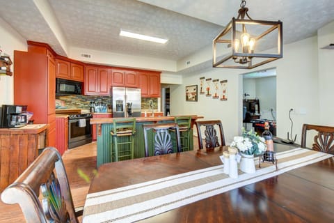 Cleveland Cabin with Private Hot Tub about 7 Mi to Helen Cabin in White County