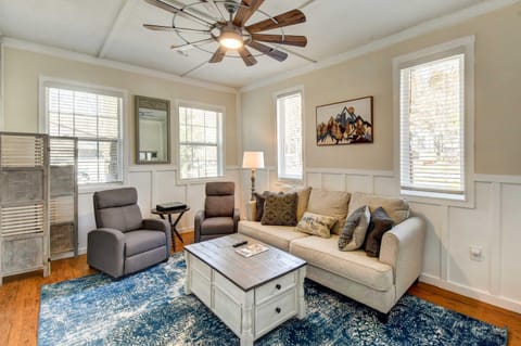 Cleveland Cabin with Private Hot Tub about 7 Mi to Helen Cabin in White County