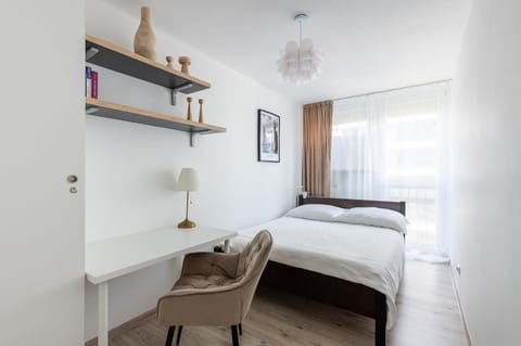 Bed, Photo of the whole room, Seating area, Bedroom, hair dresser