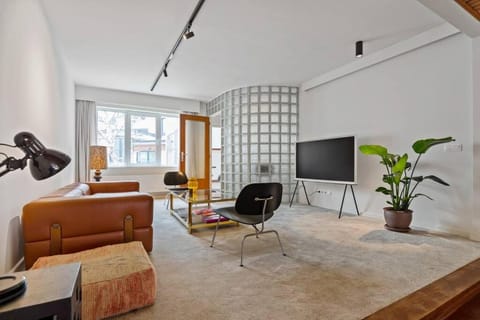 TV and multimedia, Seating area