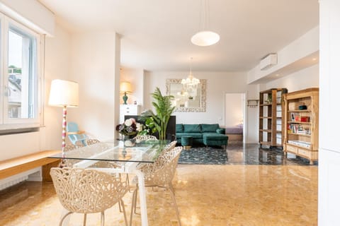 Amazing top floor Apartment in Milan
