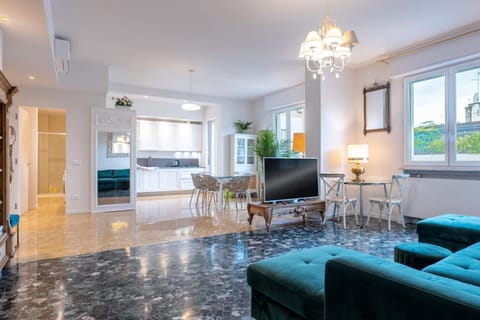 Amazing top floor Apartment in Milan