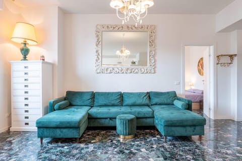 Amazing top floor Apartment in Milan