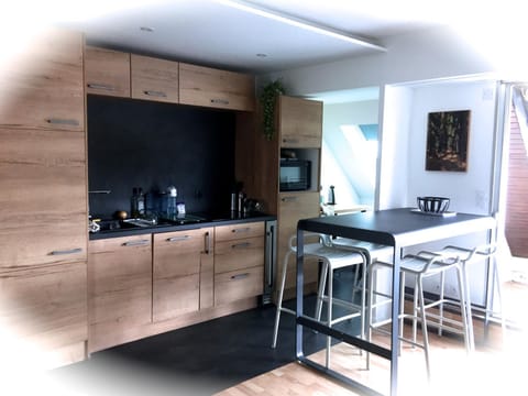 Kitchen or kitchenette, Dining area