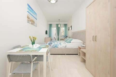 Bed, Photo of the whole room, wardrobe