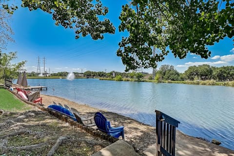 Full Moon Harbor Apartment in Horseshoe Bay