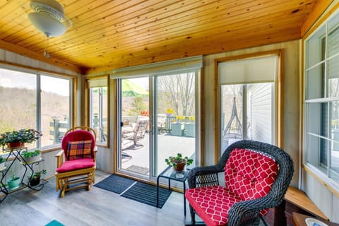 Mtn-View Balsam Grove Getaway with Fire Pit! Apartment in Gloucester