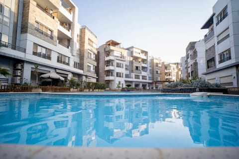 Property building, Day, Pool view, Swimming pool, sunbed