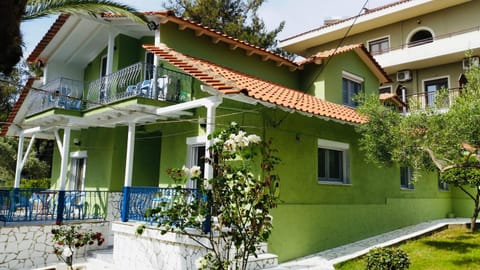 Property building, Balcony/Terrace, Balcony/Terrace