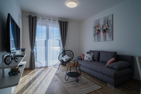 TV and multimedia, Living room, Seating area, City view, Sea view, hair dresser